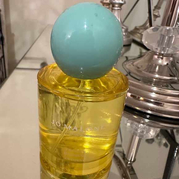 Completely Full Bottle of Jo Malone Yellow Hibiscus. - Picture 5 of 6